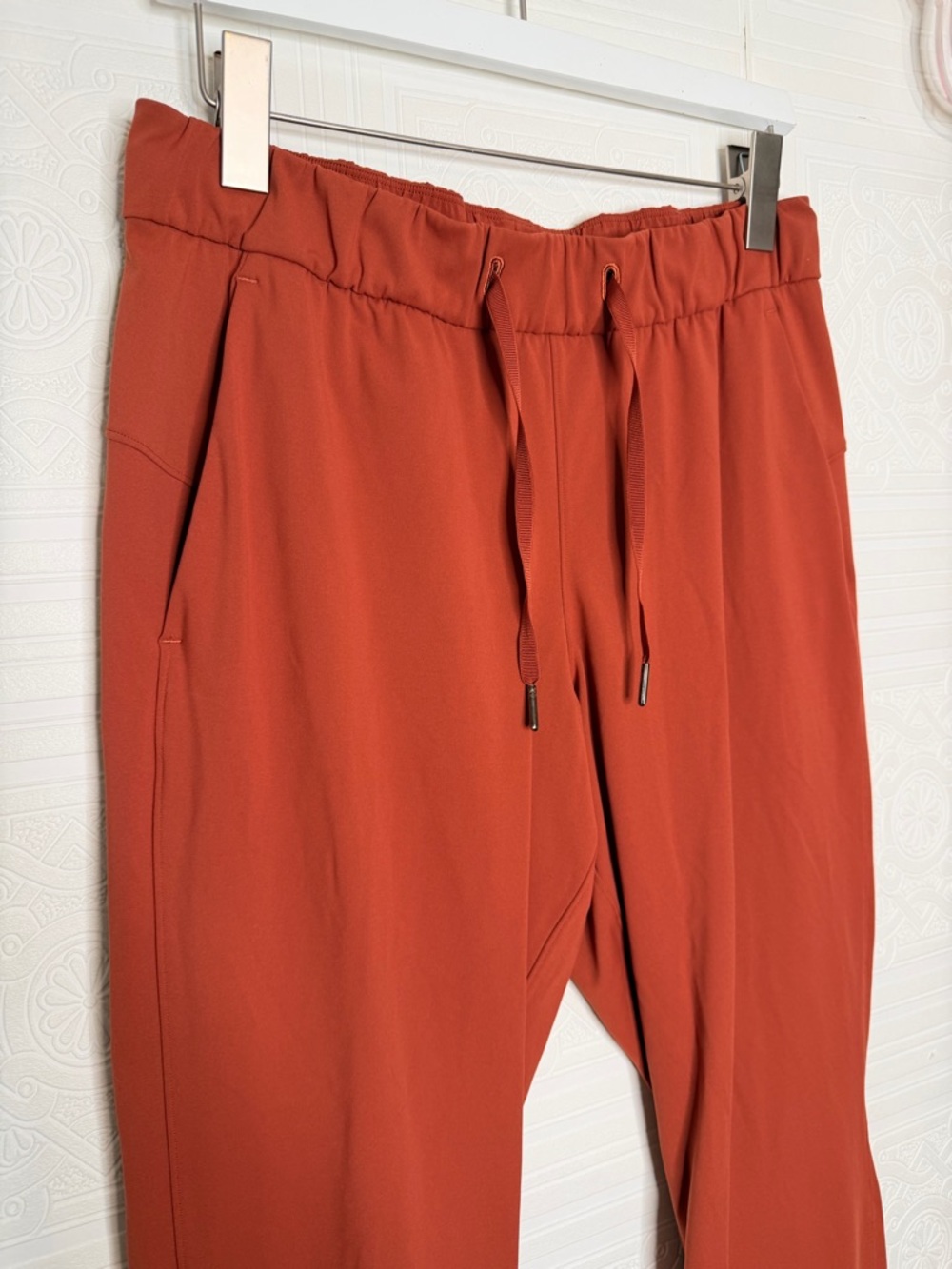 lululemon On The Fly 7/8 Jogger Pants in Rustic Clay 8 - Picture 4 of 9